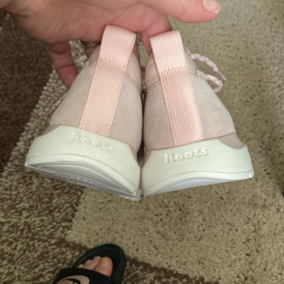 NWOT Roots pink fabric running shoes. - Picture 6 of 7